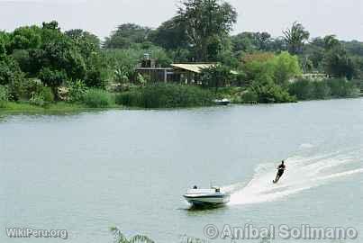 Ski acutico en el ro Piura