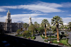 Plaza de armas y catedral de Arequipa